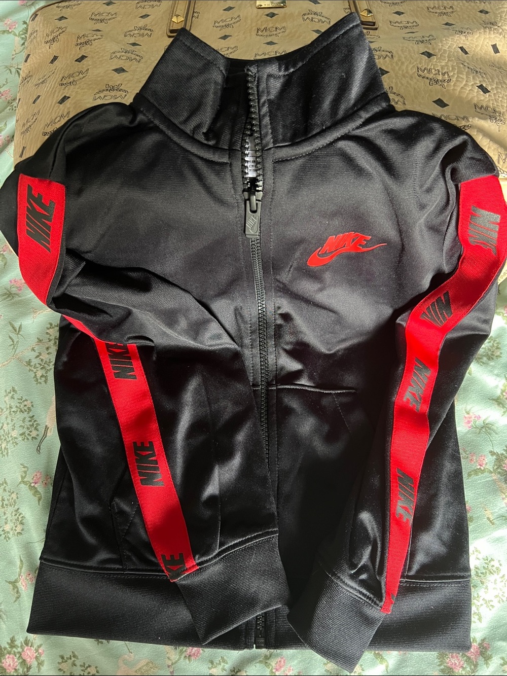Nike like NEW kids Black and Red Zip-Up Athletic Jacket. Size M (5-6)